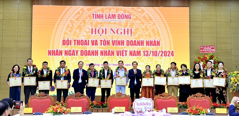 Tôn vinh doanh nghiệp, doanh nhân