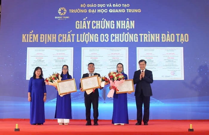 Trường Đại học Quang Trung