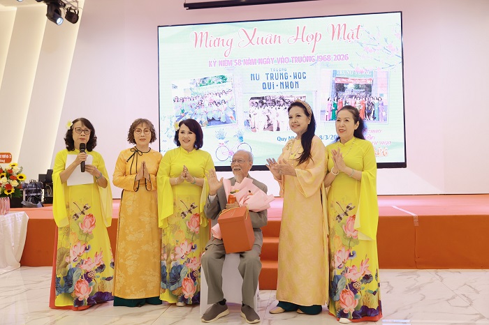 Thầy Nguyễn Văn Xứng – cựu giáo viên Nhạc – Họa của trường nữ trung học qui nhơn