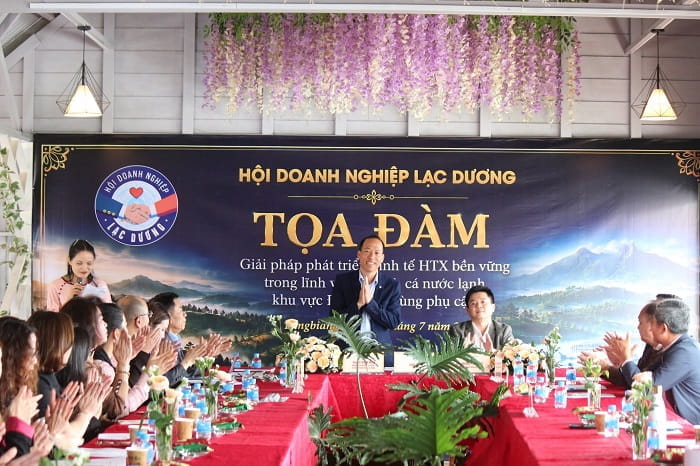 Cà phê và cá nước lạnh