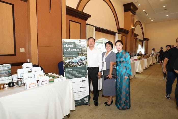 Cà phê Hồ Phượng